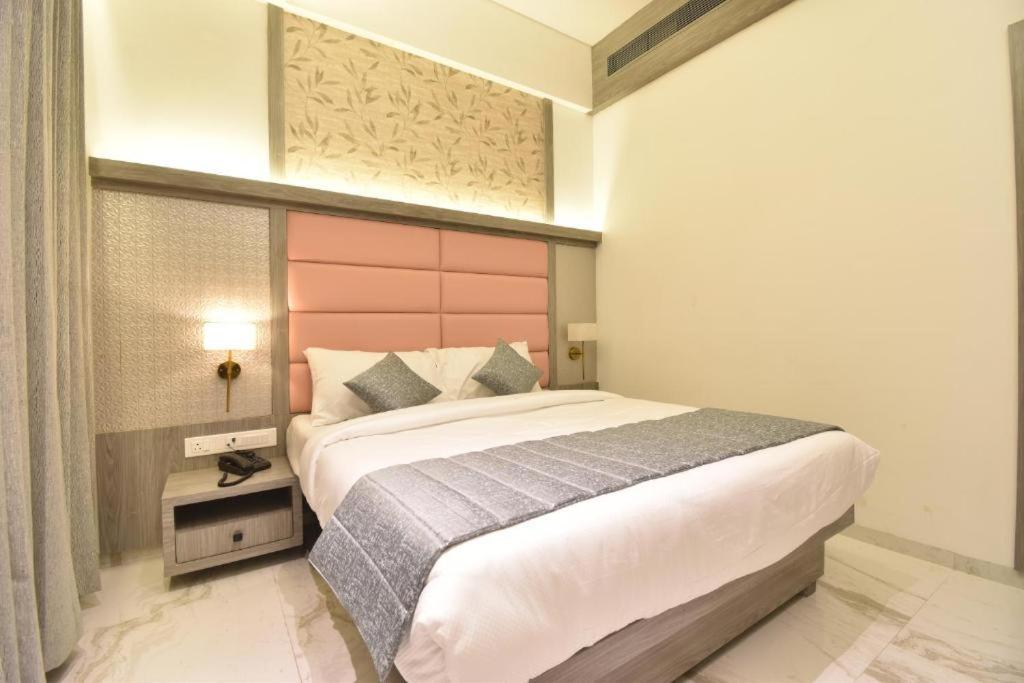 Glitz Hotels La Dahlia - Premium Тхане Екстер'єр фото